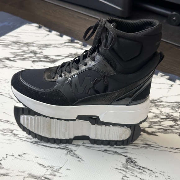 Euc - Michael Kors 2” platform sneakers size 9 - Picture 1 of 12
